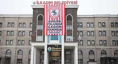 İlkadım Kırmızı Beyaza Büründü