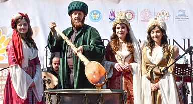 Manisa'da Nevruz ve Mesir Macunu Festivali Coşkusu