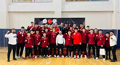 Manisalı Güreşçilerden Büyük Başarı: 15 Madalya ile Döndüler