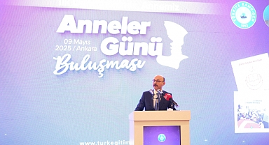 Anneler Günü Programında Duygusal Anlar: “Annelerimiz Devletimizin de Direğidir”
