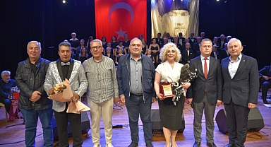 Ata Sahne’de 19 Mayıs Coşkusu: Sanat ve Kitapla Dolu Unutulmaz Gece
