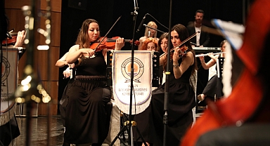 Samsun Kent Orkestrası İlk Konseriyle Ayakta Alkışlandı