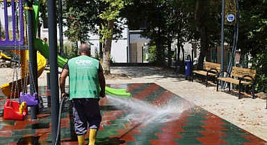 Canik’te Parklar Bakımlı ve Tertemiz
