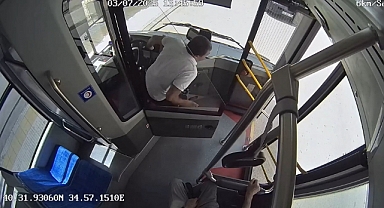 Halk Otobüsü Şoförünün Dikkati Kazayı Son Anda Önledi