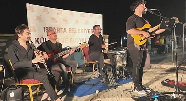 Isparta Kirazlıdere’de Canlı Müzik Dinletisi Vatandaşlardan Tam Not Aldı