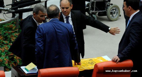 Bakan Kılıç mecliste silah çekti iddiası!