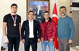 İL MÜDÜRÜ ÖZTÜRK, ŞAMPİYON BOKSÖRÜ ÖDÜLLENDİRDİ