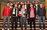 Başkan Şahin'e Kırmızı-Beyaz destek!