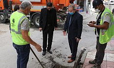 Yağmur suyu ızgaraları temizleniyor
