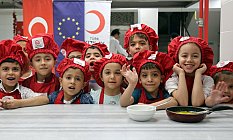 Türk Kızılay’ın şefkat eli çocuklara uzanıyor