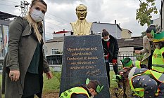 Minik bahçıvanlar ağaç dikti