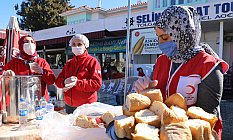 Türk Kızılay'dan Depremzedelere Sıcak Yemek