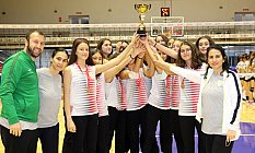 Voleybolcular Şampiyonluk Kupasını Kaldırdı
