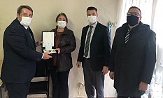 Gölmarmara’nın Tek Kadın Muhtarına Yeni Yıl Ziyareti