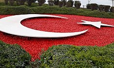 Manisa'da Devlet Bahçeli Kavşağı’ndaTürk Bayrağı Yenilendi
