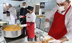 İlkadım Aşevi Her Gün 300 Alileye Yemek Desteği Veriyor