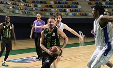 Dev adamlar mücadeleden 75-68 mağlup ayrıldı