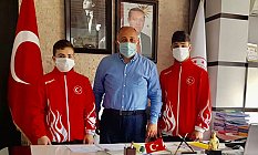 Kasapoğlu, Başarılı Sporcuları Havaalanında Karşıladı