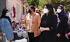 Sarıeroğlu, Kırşehir'de esnafı ziyaret ederek kadın girişimcilerle görüştü