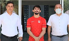 Milli güreşçi Kerem Kamal, memleketi Manisa'ya döndü