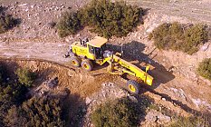 Arazi yolları Kula Belediyesi ile güzelleşiyor