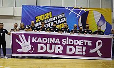 Oyunculardan Kadına Şiddete Dur De! Pankartı