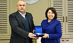 Gayretli, Ladik Belediye Başkanı Nurhan Yapıcı Özel'i Ziyaret Etti