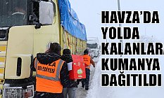 Havza'da Yolda Kalanlara Kumanya Dağıtıldı