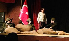 'Bizimkiler' ve 'Küfe' Kırkağaç'ta Sahnelendi
