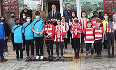 Derece Yapan Öğrencilerden Havza Kaymakamı Nayman’a ziyaret