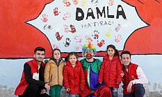 Gönüllü gençler Manisa'da gönüllere dokundu