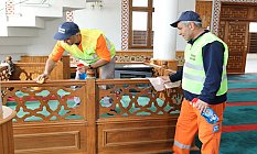 Fatsa'da Belediye Ekiplerinden Camilerde Temizlik Çalışması