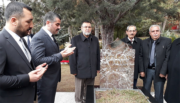 mhp malatya teskilati alparslan türkes kabrini ziyaret etti