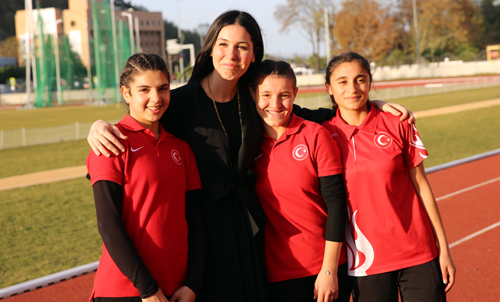 Samsunlu özel sporcular Yasemin Keskinsoy ve Esra Bayrak