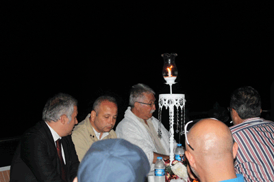 Ayvacık Belediyesinden Gazetecilere Tekne’de iftar