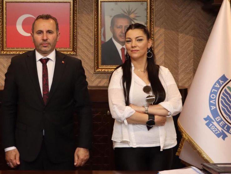 Rock müzik sanatçısı Barış Gülay ve Yalova Belediye Başkan Vekili Mustafa Tutuk